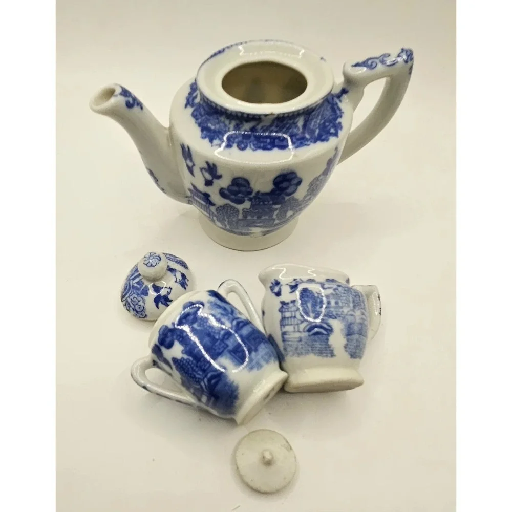 Blue Willow Tea Set 16 Peice Child's Set Japan